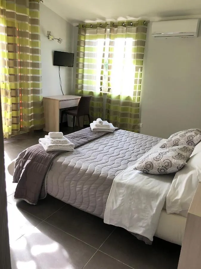 Beb Oasi Marina Bed & Breakfast Campofelice Di Roccella